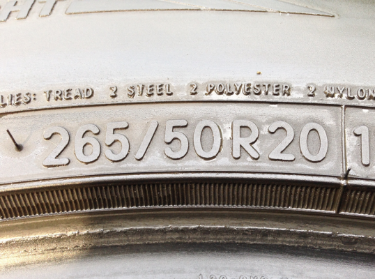 ยาง Toyo 265 50 20 ปลายปี12 พร้อมใช้งาน ราคาไม่แพง