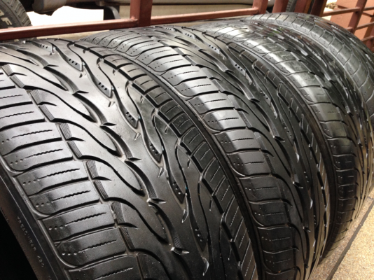 ยาง Toyo 265 50 20 ปลายปี12 พร้อมใช้งาน ราคาไม่แพง