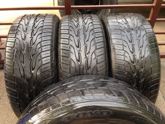 ยาง Toyo 265 50 20 ปลายปี12 พร้อมใช้งาน ราคาไม่แพง