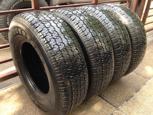 ยาง Bridgestone 255 70 15 ปลายปี11 ดอกเต็ม ไม่มีปะ ราคาไม่แพง