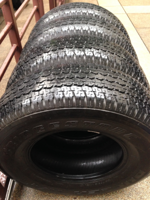 ยาง Bridgestone 255 70 15 ปลายปี11 ดอกเต็ม ไม่มีปะ ราคาไม่แพง