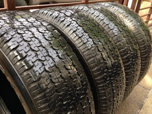 ยาง Bridgestone 255 70 15 ปลายปี11 ดอกเต็ม ไม่มีปะ ราคาไม่แพง