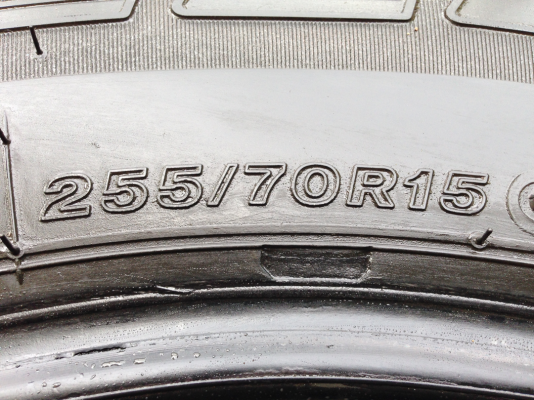 ยาง Bridgestone 255 70 15 ปลายปี11 ดอกเต็ม ไม่มีปะ ราคาไม่แพง
