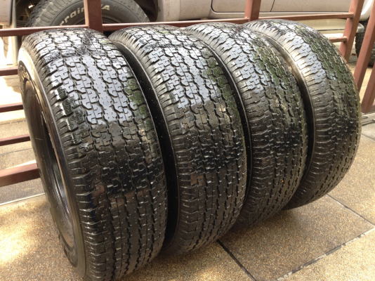 ยาง Bridgestone 255 70 15 ปลายปี11 ดอกเต็ม ไม่มีปะ ราคาไม่แพง
