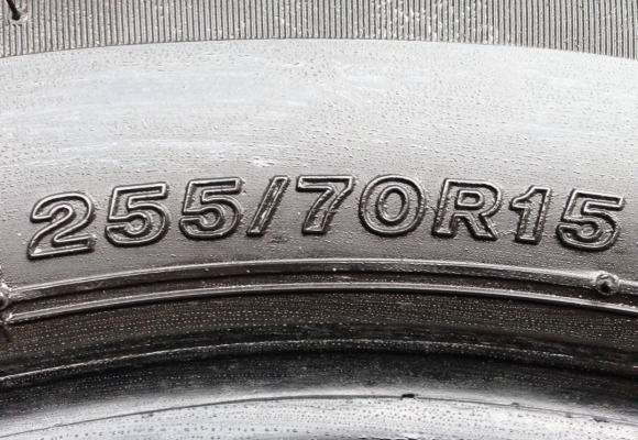 ยาง Bridgestone 255 70 15 ปลายปี11 ดอกเต็ม ไม่มีปะ ราคาไม่แพง
