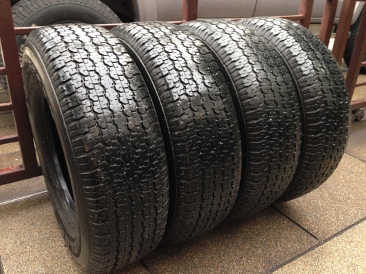ยาง Bridgestone 255 70 15 ปลายปี11 ดอกเต็ม ไม่มีปะ ราคาไม่แพง