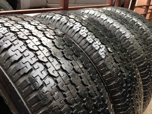 ยาง Bridgestone 255 70 15 ปลายปี11 ดอกเต็ม ไม่มีปะ ราคาไม่แพง
