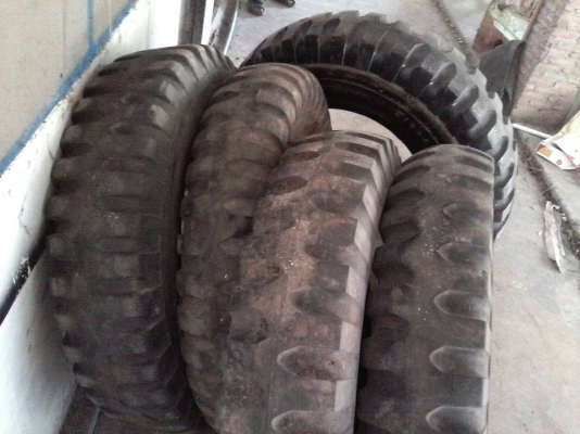ยางทหาร 9.00_20 ราคาเส้นละ 1200 บาท
