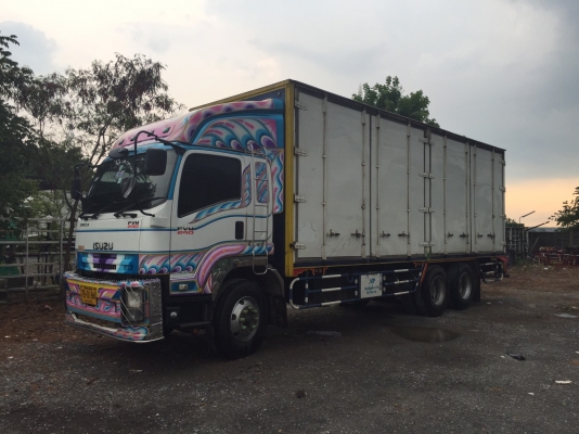 ขายรถ10ล้อ อีซูซุ FVM 240 เพลาเดียวตู้ 10บาน สนใจติดต่อ 081-6577048