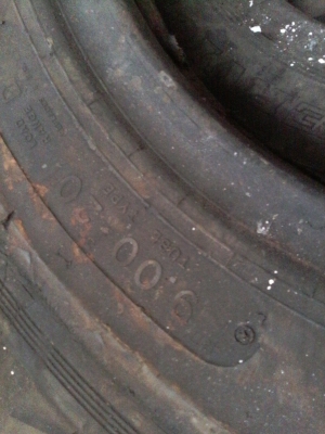 ยาง 9.00_20 ลายทหาร ราคาเส้นละ 1200 บาท