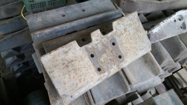 ขายแผ่นแทรกรถแทรกเตอร์ D-4 D-5 แผ่นแท้สภาพสวยมีทั้งแผ่นตีนเป็ดและแผ่นตีนไก่