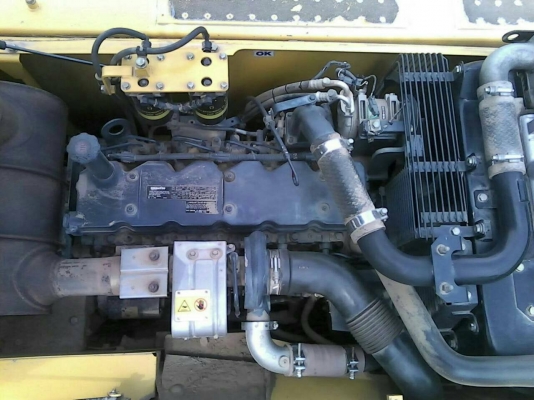 KOMATSU PC 200-8 รถใช้งาน 8,900 ชม. รถสวยบอดี้สวยพร้อมทำงานได้เลยครับ ภายในห้องเก๋งสะอาดหอม แอร์เย็น ภายนอกบูมอาร์มสวยๆไม่มีปะ ช่วงล่างเอวแน่นดี โรลเลอร์โซ่ใบแทรกเต็มดี 75\% พร้อมใช้งาน เอกสารทะเบียนครบ ราคาต่อรองได้ครับ