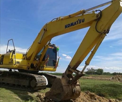 KOMATSU PC 200-8 รถใช้งาน 8,900 ชม. รถสวยบอดี้สวยพร้อมทำงานได้เลยครับ ภายในห้องเก๋งสะอาดหอม แอร์เย็น ภายนอกบูมอาร์มสวยๆไม่มีปะ ช่วงล่างเอวแน่นดี โรลเลอร์โซ่ใบแทรกเต็มดี 75\% พร้อมใช้งาน เอกสารทะเบียนครบ ราคาต่อรองได้ครับ