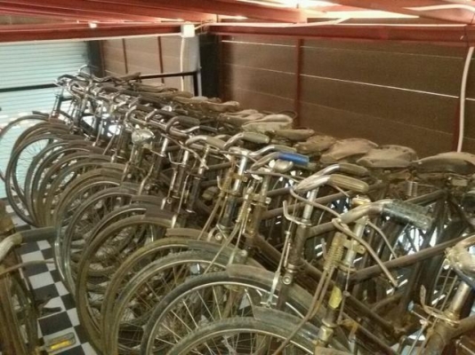 ขายเหมาจักรยานโบราณ 50 คัน  ขายเหมา รถอยู่เชียงใหม่ สนใจติดต่อสอบถามรายละเอียดเพิ่มเติมได้ที่ 081-2898833 ขอบคุณครับ