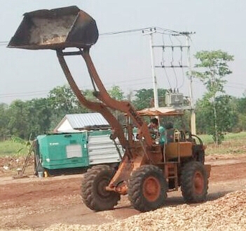 KOMATSU JH 30 รถตักล้อยาง ต่อแขนยาวแล้วครับตักขึ้นรถบรรทุกสิบล้อคอกสูงเกษตรได้เลย เครื่องยนต์เดิมๆแรงดีไม่มีเยิ้ม ปั๊มใหม่เอี่ยมให้กำลังแรงดี ช่วงล่างดี พร้อมใช้งานได้เลยครับ เอกสารสัญญาซื้อขาย ราคาต่อรองได้ครับ