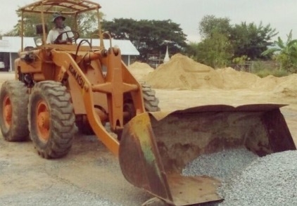 KOMATSU JH 30 รถตักล้อยาง ต่อแขนยาวแล้วครับตักขึ้นรถบรรทุกสิบล้อคอกสูงเกษตรได้เลย เครื่องยนต์เดิมๆแรงดีไม่มีเยิ้ม ปั๊มใหม่เอี่ยมให้กำลังแรงดี ช่วงล่างดี พร้อมใช้งานได้เลยครับ เอกสารสัญญาซื้อขาย ราคาต่อรองได้ครับ