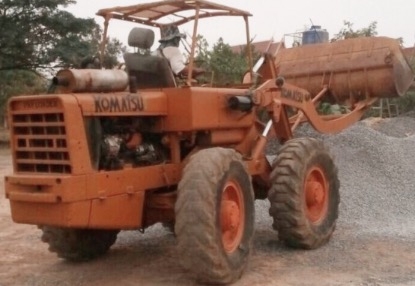 KOMATSU JH 30 รถตักล้อยาง ต่อแขนยาวแล้วครับตักขึ้นรถบรรทุกสิบล้อคอกสูงเกษตรได้เลย เครื่องยนต์เดิมๆแรงดีไม่มีเยิ้ม ปั๊มใหม่เอี่ยมให้กำลังแรงดี ช่วงล่างดี พร้อมใช้งานได้เลยครับ เอกสารสัญญาซื้อขาย ราคาต่อรองได้ครับ