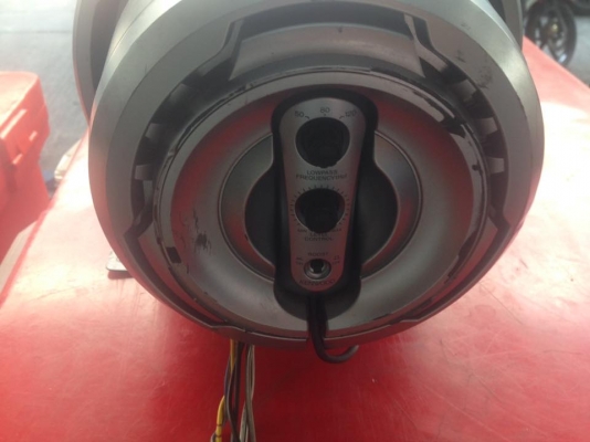 ลดล้างสต็อก6500บาท Subbox kenwood SW201 ตัวtop รีโมทครบ ลำโพง 8 นิ้ว3ตัว มีไฟในแคปซูล