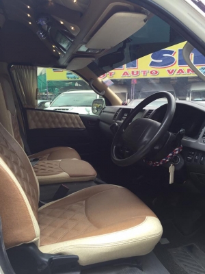 โทร 0922726669 ตันหยงเบสท์รถตู้ฝั่งธน COMMUTER ปี 2010แต่งวีไอพี เบนซิน CNG เบาะหนัง 4 แถว ราคา 699,000 บาท