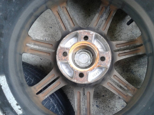 ขอบ15นิ้ว4รู100 พร้อมยาง สวยๆ 4 ล้อ ราคา 6500 บาท