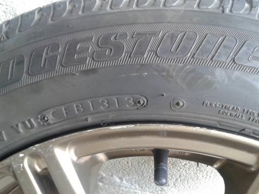 ขอบ15นิ้ว4รู100 พร้อมยาง สวยๆ 4 ล้อ ราคา 6500 บาท