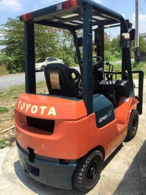 +++ ขายโฟล์คลิฟท์  TOYOTA 7FG15  ขนาด  1.5  ตัน  (รถนอก สภาพ 90\%)  เครื่องยนต์เบนซิน  เสา  3  เมตร  เกียร์ธรรมดา  ยางลม