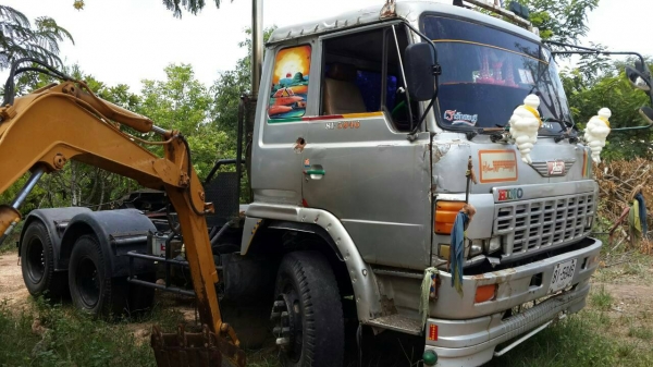 ขายดาวน์ หัวลากHINO เครื่อง 320แรง วางเครื่อง แดวู 320 แรง สองเพลา ขายดาวน์ 165000 งวดคงเหลือ 101XX เหลือ43 งวด ครับ พร้อมเปลี่ยนสัญญา