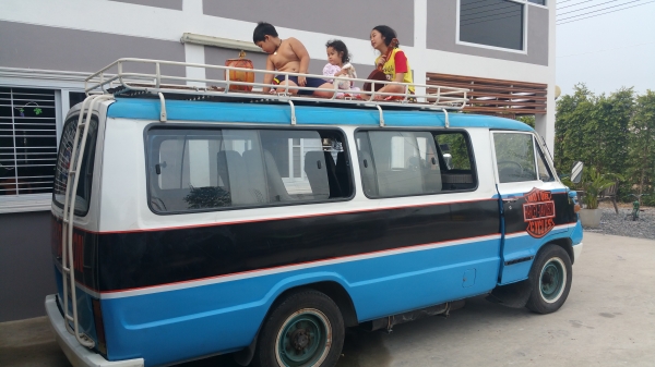 รถตู้คลาสสิค yoyota ไดน่า รถตู้คลาสสิค yoyota ไดน่า