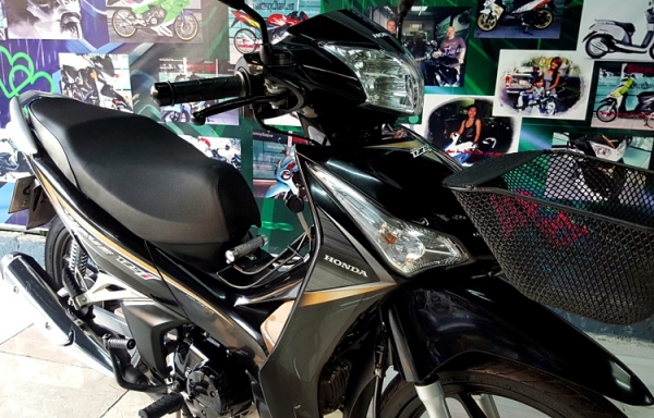 wave 125 i สีดำเงา เข้มอมตะ ตัวท็อป ล้อแมกซ์ สต๊าทมือ รถสวย สภาพเดิมจากศูนย์ทุกจุด รถบ้าน เล่มเอกสารครบ 39900