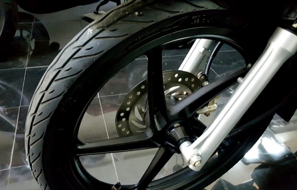 wave 125 i สีดำเงา เข้มอมตะ ตัวท็อป ล้อแมกซ์ สต๊าทมือ รถสวย สภาพเดิมจากศูนย์ทุกจุด รถบ้าน เล่มเอกสารครบ 39900