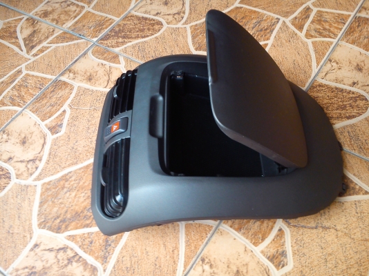 กรอบช่องแอร์กลาง NISSAN Sunny luchino หรือ NISSAN SB15 ตัวนอก