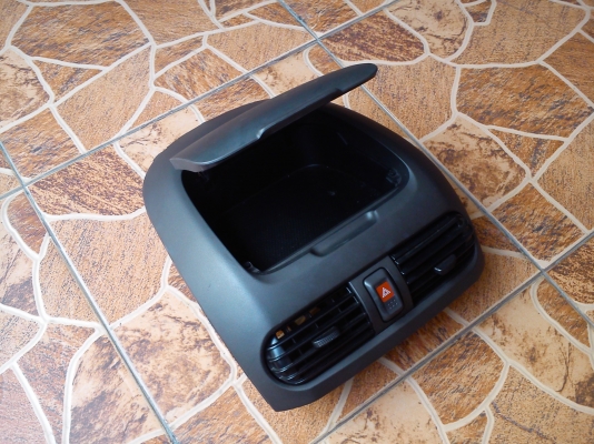 กรอบช่องแอร์กลาง NISSAN Sunny luchino หรือ NISSAN SB15 ตัวนอก