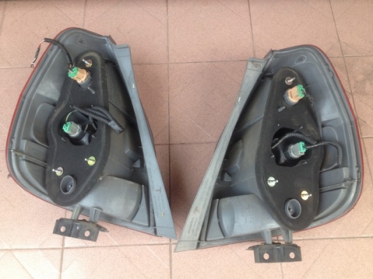 ไฟท้าย JAZZ GD ตัวเเรกเก่าญี่ปุ่นเเท้สภาพสวยหลอดไฟครบคู่ละ ไฟท้าย JAZZ GD ตัวเเรกเก่าญี่ปุ่นเเท้สภาพสวยหลอดไฟครบคู่ละ