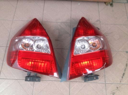 ไฟท้าย JAZZ GD ตัวเเรกเก่าญี่ปุ่นเเท้สภาพสวยหลอดไฟครบคู่ละ