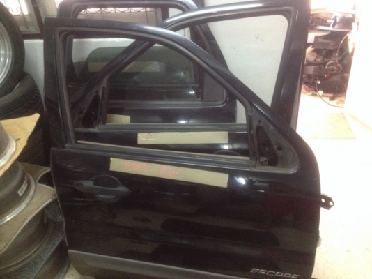 ประตู FORD ESCAPE ครบชุด4บานเก่าญี่ปุ่นสภาพสวยตามรูป