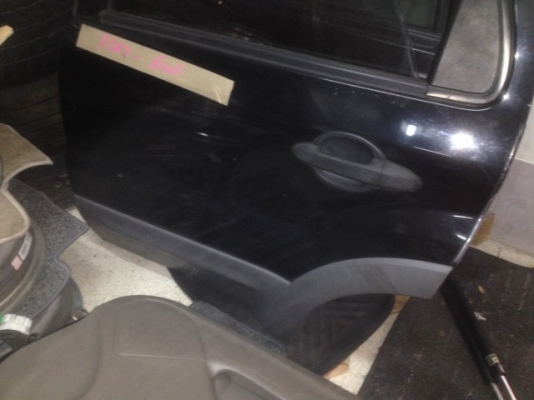 ประตู FORD ESCAPE ครบชุด4บานเก่าญี่ปุ่นสภาพสวยตามรูป