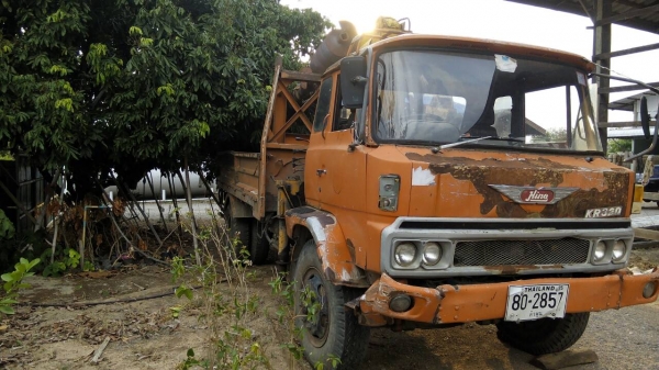 ต้องการขายหกล้อติดเคลนหัวเจาะ