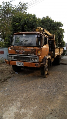 ต้องการขายหกล้อติดเคลนหัวเจาะ