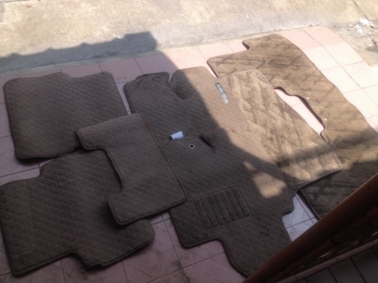 พรมทั้งชุด7ผืน  FORD ESCAPE เก่าญี่ปุ่นสภาพตามรูป