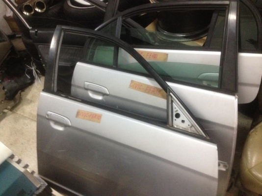 ประตู CIVIC ไดเเมนชั่นเก่าญี่ปุ่น4บานกระจกชาเขียวสภาพสวยตามรูป