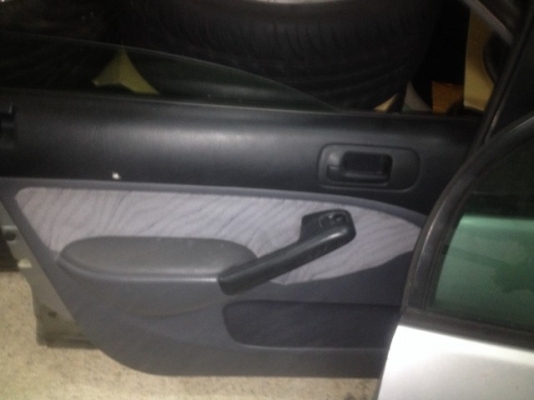 ประตู CIVIC ไดเเมนชั่นเก่าญี่ปุ่น4บานกระจกชาเขียวสภาพสวยตามรูป