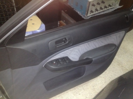 ประตู CIVIC ไดเเมนชั่นเก่าญี่ปุ่น4บานกระจกชาเขียวสภาพสวยตามรูป