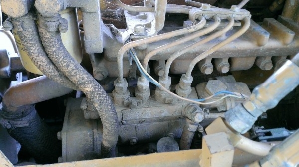 Komatsu D2-6 ตีนเป็ด สไลท์ใบมีดได้ Komatsu D2-6 ตีนเป็ด สไลท์ใบมีดได้