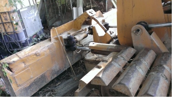 Komatsu D2-6 ตีนเป็ด สไลท์ใบมีดได้ Komatsu D2-6 ตีนเป็ด สไลท์ใบมีดได้