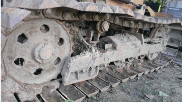 Komatsu D2-6 ตีนเป็ด สไลท์ใบมีดได้ Komatsu D2-6 ตีนเป็ด สไลท์ใบมีดได้