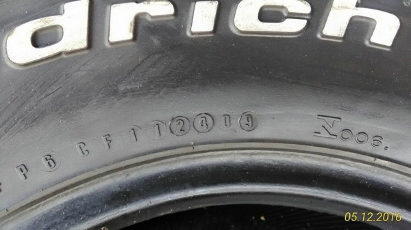 BF MUDTERRAIN KM2 33-12.5-15 มีคู่เดียวครับ BF MUDTERRAIN KM2 33-12.5-15 มีคู่เดียวครับ