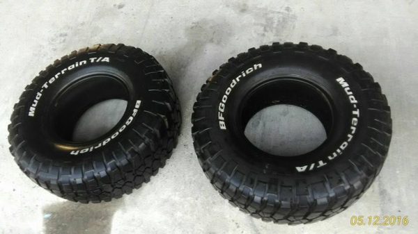 BF MUDTERRAIN KM2 33-12.5-15 มีคู่เดียวครับ BF MUDTERRAIN KM2 33-12.5-15 มีคู่เดียวครับ