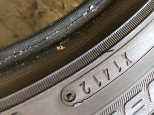 ยางติดล้อญี่ปุ่นมาครับ dunlop dz101  235-45-17 ปี12  4เส้น ถูกๆ