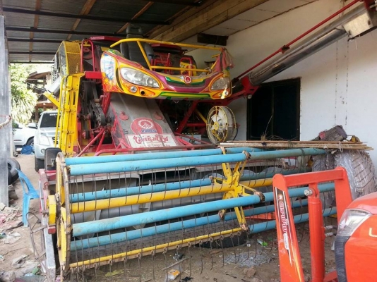 ขายรถเกี่ยวข้าว เกษตรพัฒนา รุ่นไอ้หนุ่มไวไฟ ปี55 เครื่องJO8Cเทอร์โบ 260แรง ตัวเดิน12 ปั้ม22ไดกิ้น รถสวยสภาพดี ราคา1,050,000 สนใจโทร 090-8588220คุณนะ 093-3258446คุณบิว หรือเข้าดูสินค้าอื่นๆได้ที่ www.truck.in.th/498 หรือเพจFacebook ณรงค์ ซื้อขายรถมือสอง (เ