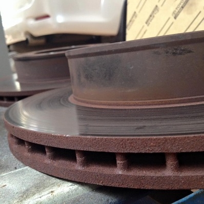 คู่ละ 2200 ชุดจานเบรค FORTUNER ตัวแรก หนาๆไม่มีรอยไม่คด ถอดออกเพราะอัพไซส์